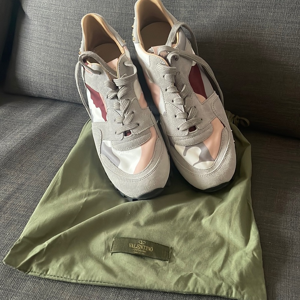 New never worn Valentino shoes size 8.5 men size 10 in women unisex